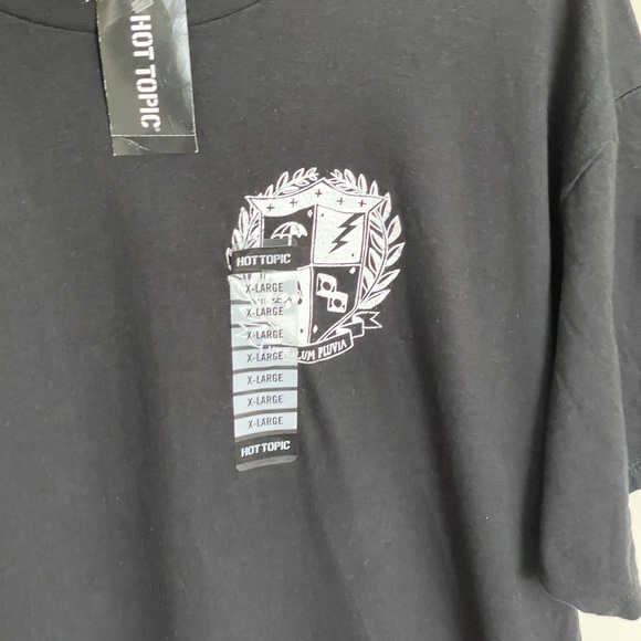 NEW Hot Topic Umbrella Academy Double Sided Shield Crest Logo T Shirt Men’s XL - Picture 2 of 5